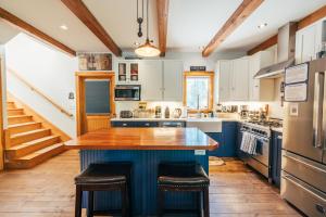 Waterfront 8 acres privacy and 5 min to LL Bean!