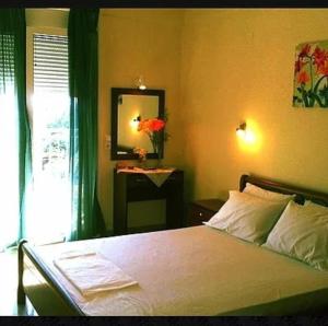 Golden Sun Apartments