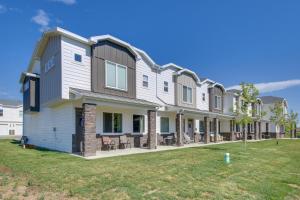 Garden City Townhome, Close to Parks + Downtown!