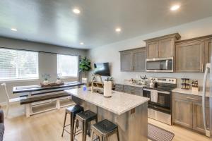 Garden City Townhome, Close to Parks + Downtown!