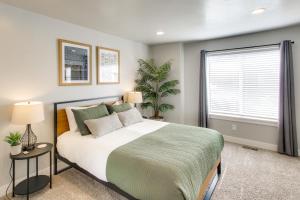 Garden City Townhome, Close to Parks + Downtown!