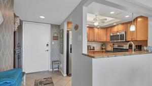 6415 Midnight Pass #606