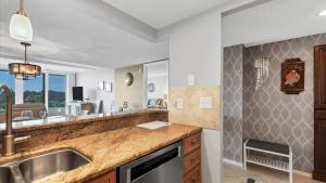 6415 Midnight Pass #606