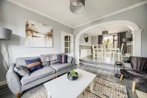 LOW RATE - Coventry for 3 BedRoom House with Garden, FREE Netflix and Unlimited Wi-fi - Driveway Parking - AGC - Tollbar End