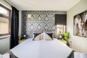 LOW RATE - Coventry for 3 BedRoom House with Garden, FREE Netflix and Unlimited Wi-fi - Driveway Parking - AGC