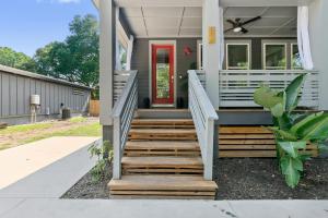 Secret Pool Cabana- Mins to Downtown and Beach