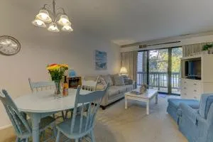 Gorgeous Grand Traverse Bay Beach Front Condo - Acme