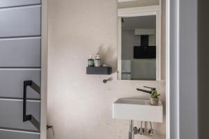 Beachfront Salty Sea Luxury Suite 2