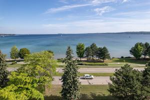 Luxury Downtown 2BDR Lake View Penthouse Condo steps to Beach 302W