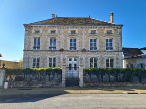 Maisons de vacances Le Nid du Chardonnay : Maison 5 Chambres