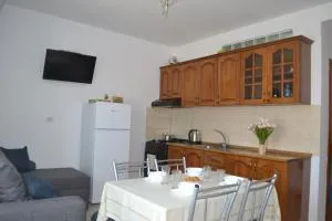 Studio Apartment Golem - Golemasi