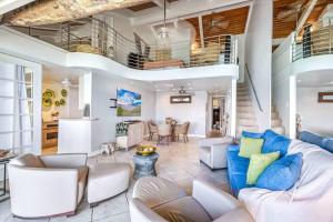 The Noniluna Two - Sleeps 9 plus Pack N Play