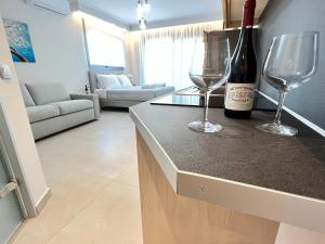 Maison deluxe studios and apartment