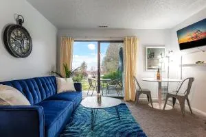 Beautiful Lake View Studio Condo at The Shores - Acme