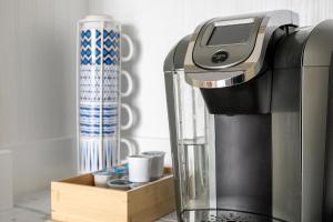 Beautiful Bay View Couples Retreat at The Shores 5586