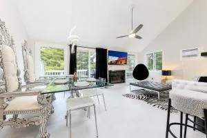 Exquisite One of a kind 3BDR Condo at Hilltop 5736 - Acme