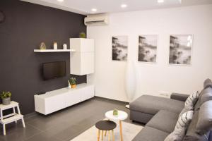 Apartments with parking space Novi Vinodolski - 2348