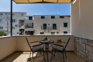 Apartments with a parking space Makarska - 21544