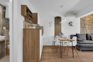 Apartments with parking space Makarska - 21544