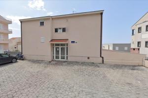 Apartments with a parking space Makarska - 21539