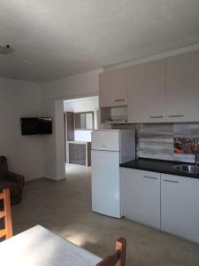 Apartments with parking space Njivice, Krk - 14932