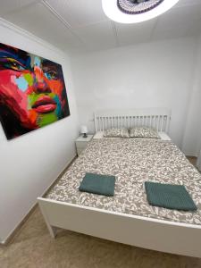 Ilona Apartment with sea view, swimming pool and garage