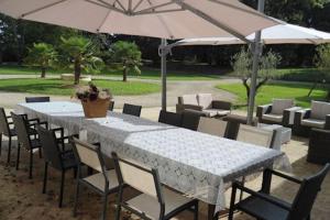 Maisons de vacances Very spacious and luxurious holiday home on quiet estate 1880 with pool : photos des chambres