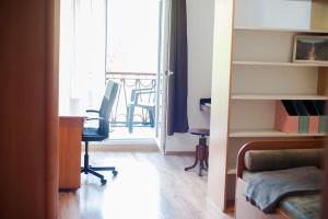 V 13 - 3 BDR Balcony, Views - Courtyard n Vokiečių