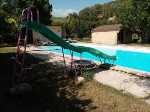 Sejours chez l'habitant Maison d'hotes eco-responsable avec piscine 6X12m : photos des chambres