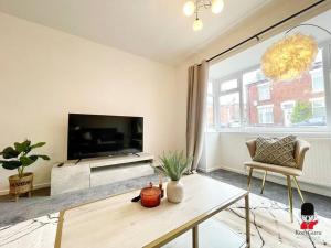 Oldham Newly Lovely 2BR 3Beds Bungalow UOLD158