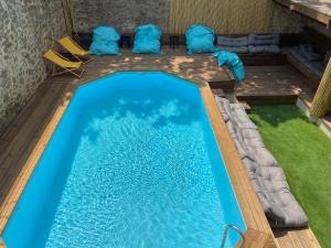 T3 bis bord du canal du midi piscine
