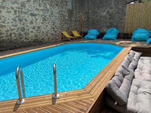 T3 bis bord du canal du midi piscine