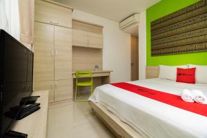 RedDoorz Syariah near Prasetya Mulya Cilandak campus
