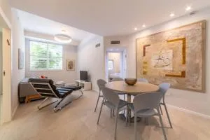 Renovated 3 Bedrooms / 2 bath on Frishman st. - Qiryat Meʼir