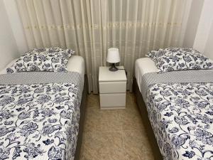 Ilona Apartment with sea view, swimming pool and garage