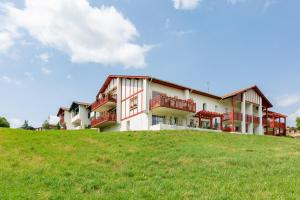 Appartements L'Adour - Appt avec terrasse vue montagne : photos des chambres