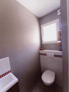 Sejours chez l'habitant Chambre a louer 15mnn de Grenoble-salle de bain privee-WIFI gratuit : Chambre Double avec Salle de Bains Privative