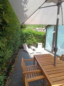 Appartamento IL GELSOMINO con giardino e piscina