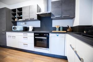 Design-Ferienwohnung in Bad Neuenahr: Platz für 4, Küche, WiFi, Netflix