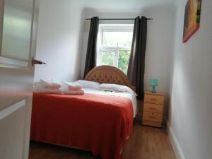 Lovely 3 Bedrooms Flat Near Romford Station With Free Parking