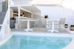 Aqua Mare Luxury Suites Santorini Greece