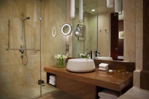 Renaissance Tianjin Lakeview Hotel