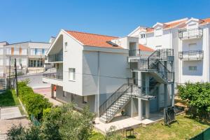 Apartments with a parking space Solin, Split - 21445 