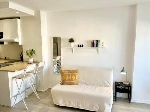 Cozy central studio near the beach