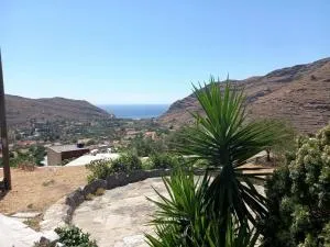 Το Σπίτι στην Πλάκα/ To Spiti stin Plaka - Pisses