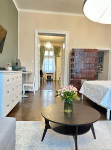 The Spot with Green Chair - cozy space near Danube