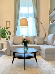 The Spot with Green Chair - cozy space near Danube