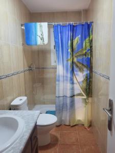 Casa baja naturista con palmeras y patio!