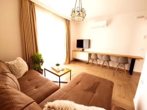 LaCasa Apartments & Restaurant