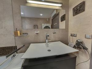 Appartements Penthouse, situe sur le prestigieux golf de Barbossi a Mandelieu, dans un domaine securise avec gardien disposant de 3 p : photos des chambres